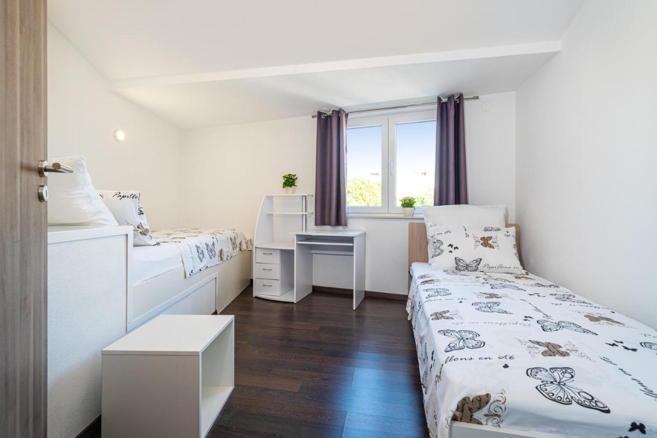 Holiday House With A Parking Space Nin, Zadar - 18143 Exterior photo