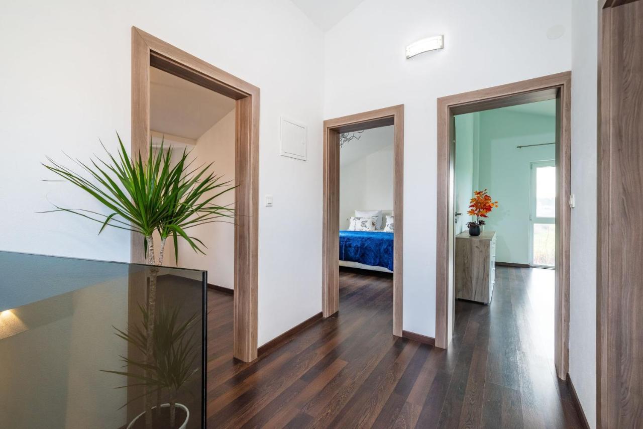 Holiday House With A Parking Space Nin, Zadar - 18143 Exterior photo